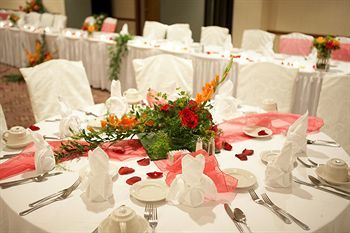 The Lodge Hotel And Conference Center Bettendorf Extérieur photo